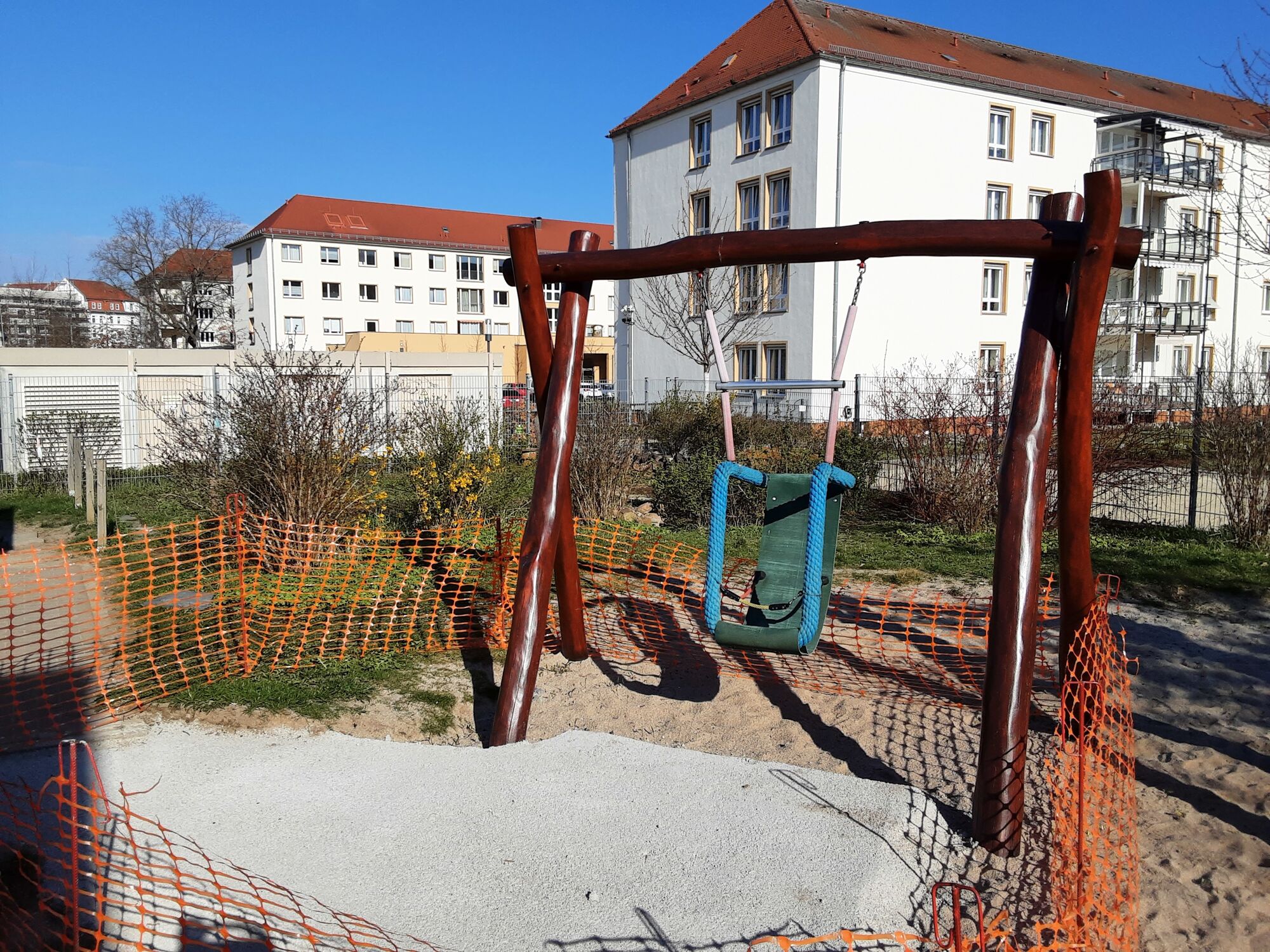 © SEB Leipzig Der eingezäunte Schaukelbereich