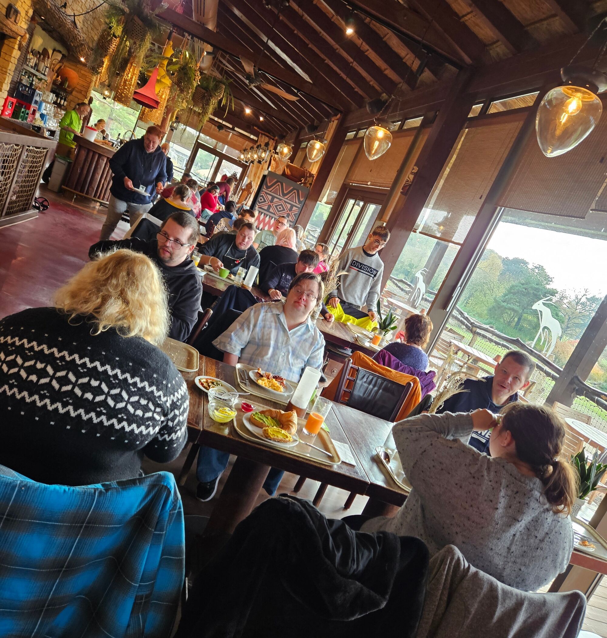 © SEB Leipzig Menschen sitzen in einem Restaurant