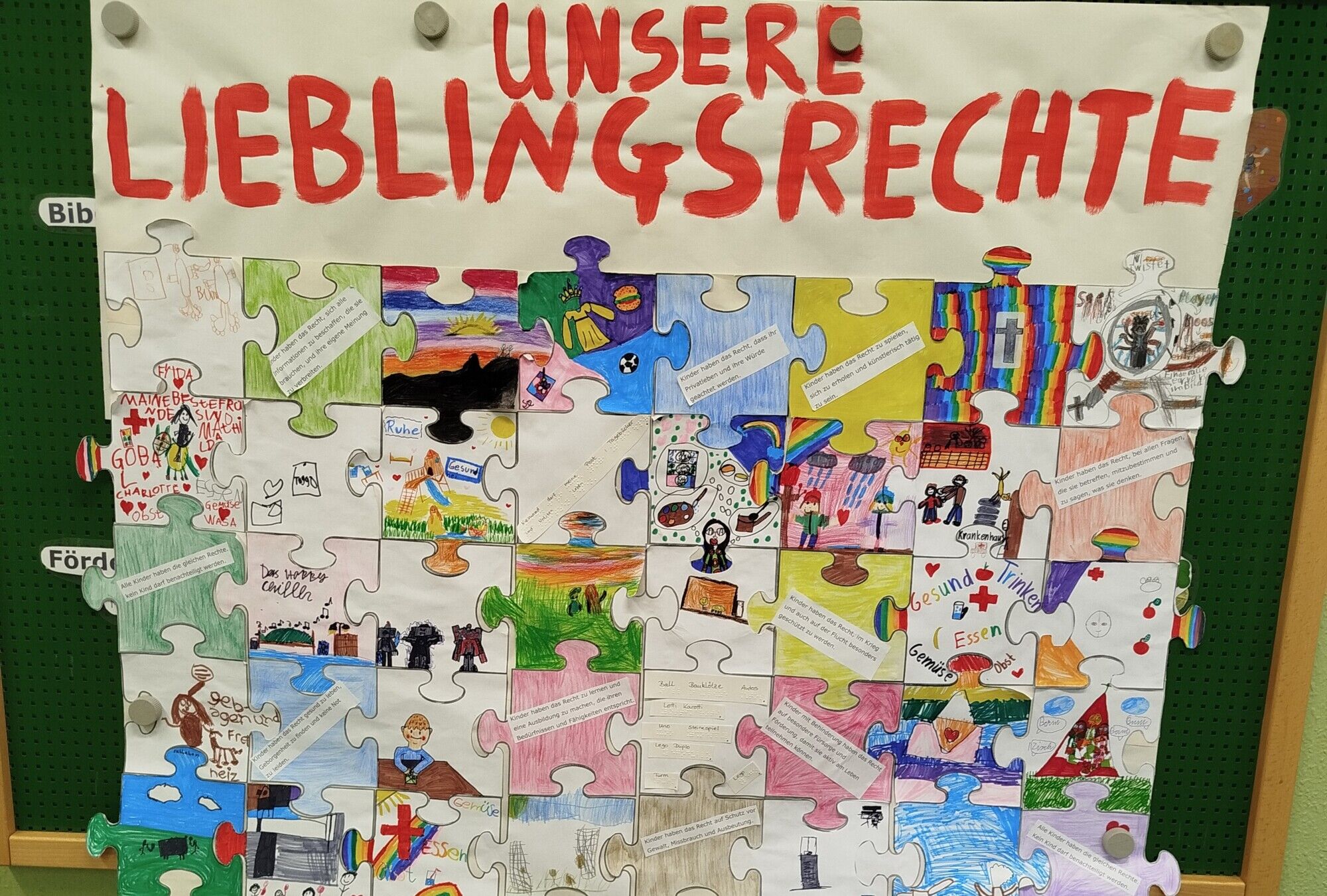 Ein gro&szlig;es Plakat mit der &Uuml;berschrift "Unsere Lieblingsrechte"