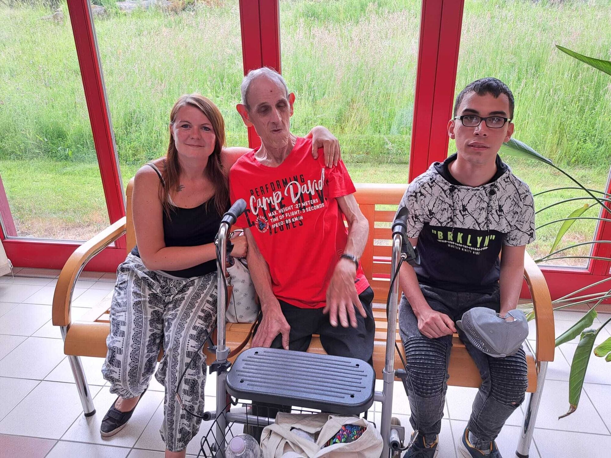 © SEB Leipzig Zwei Männer und eine Frau sitzen auf einer Bank