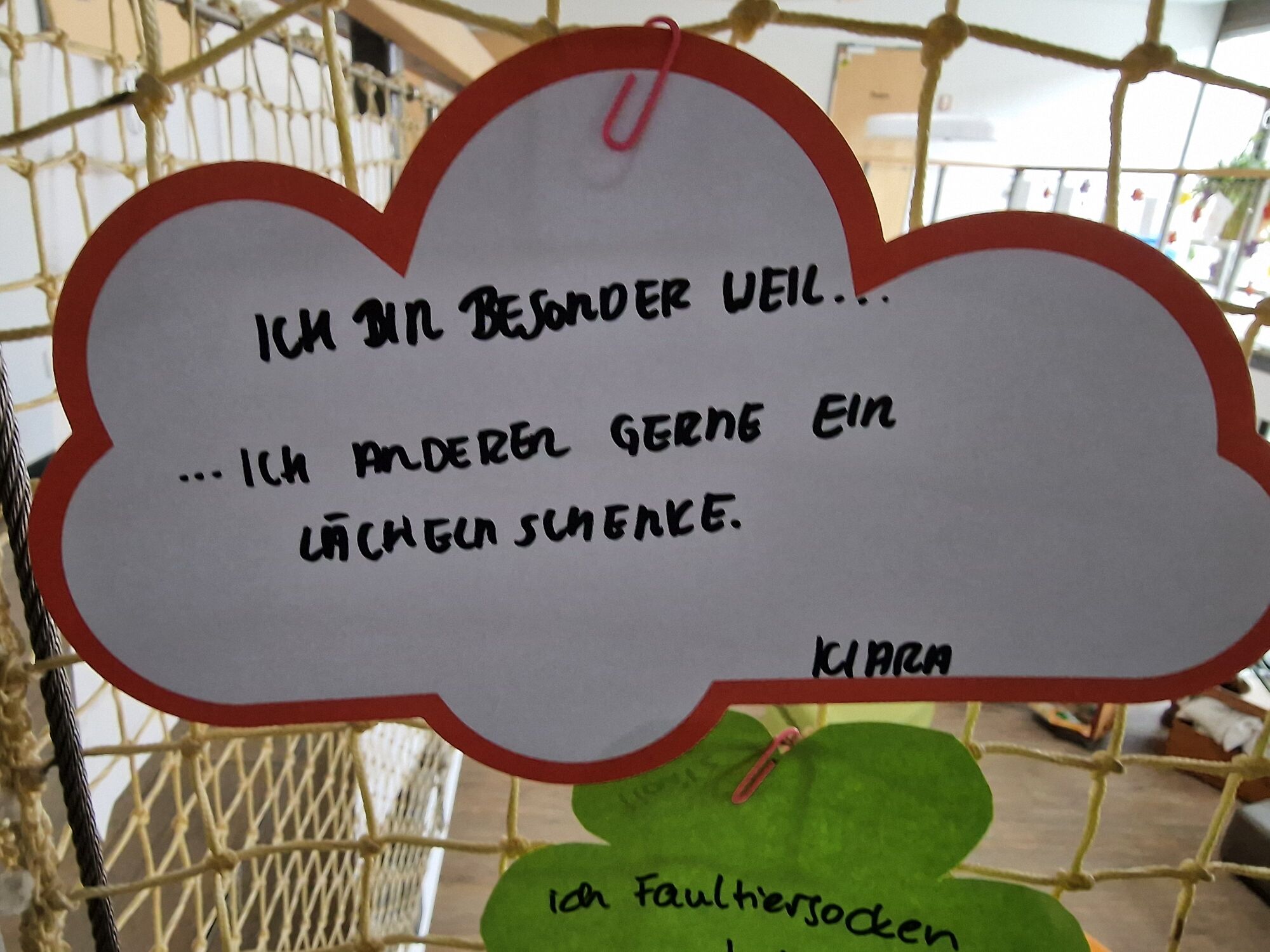 © SEB Leipzig Gebastelte Blume mit der Aufschrift: "Ich anderen gern ein Lächeln schenke"