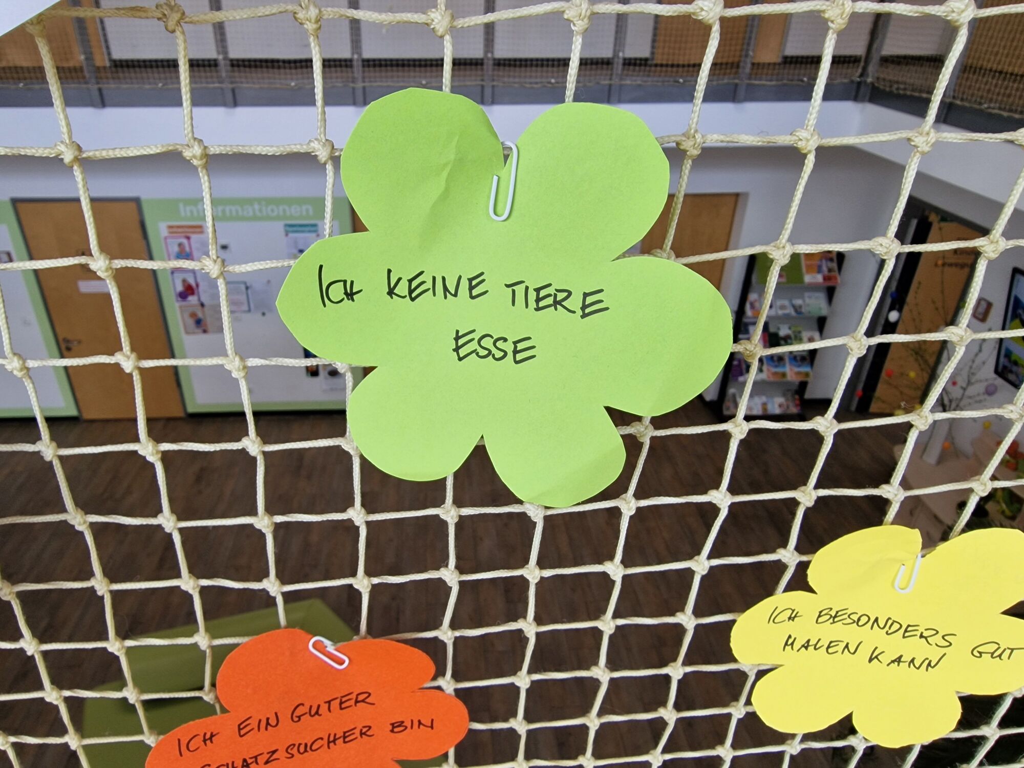 © SEB Leipzig Gebastelte Blume mit der Aufschrift: "Ich keine Tiere esse"