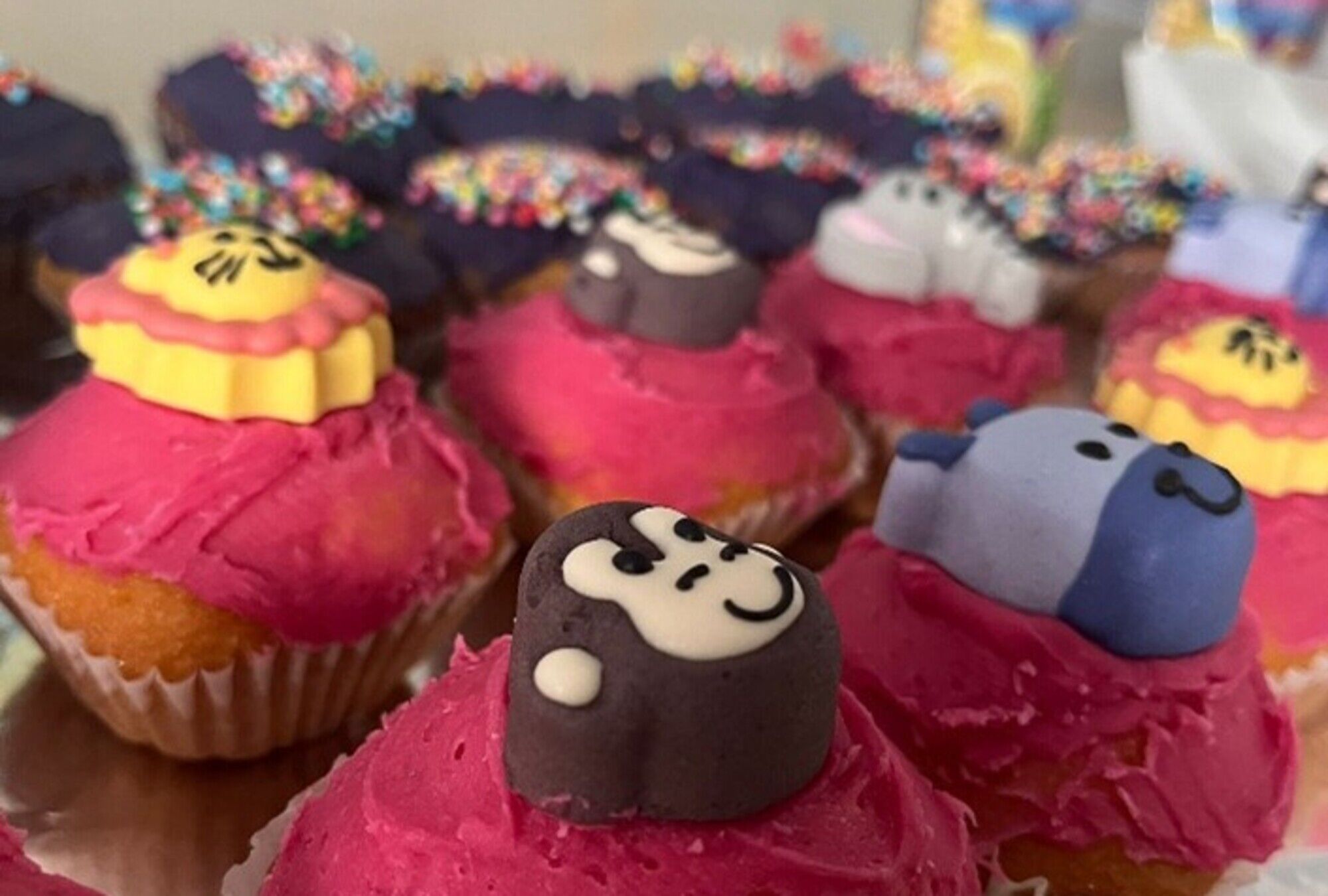 bunte Muffins mit Tiermotiven