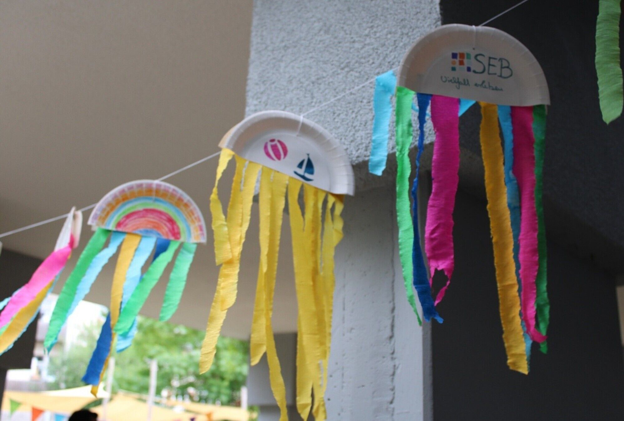 Bunte selbstgebastelte Dekoration