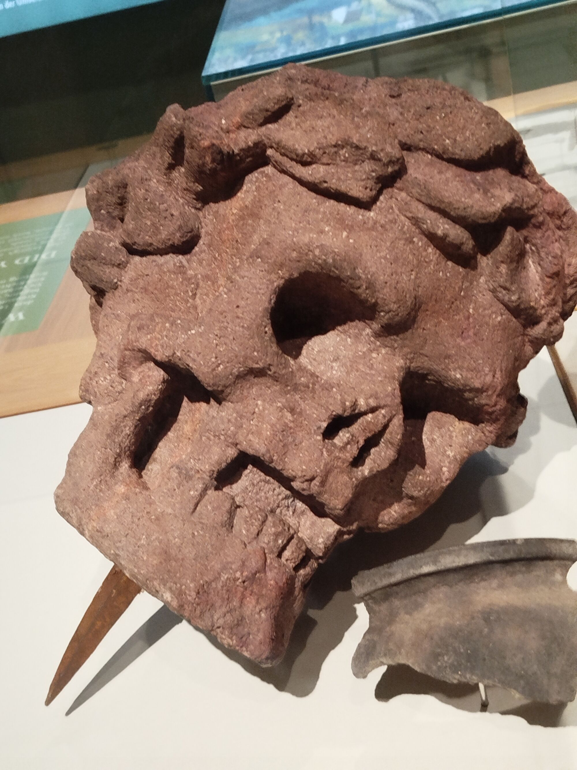 Ein Totenkopf aus Stein