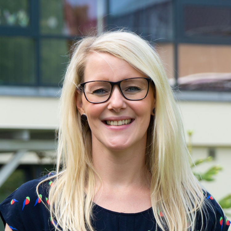 Portrait von Julia Weigl