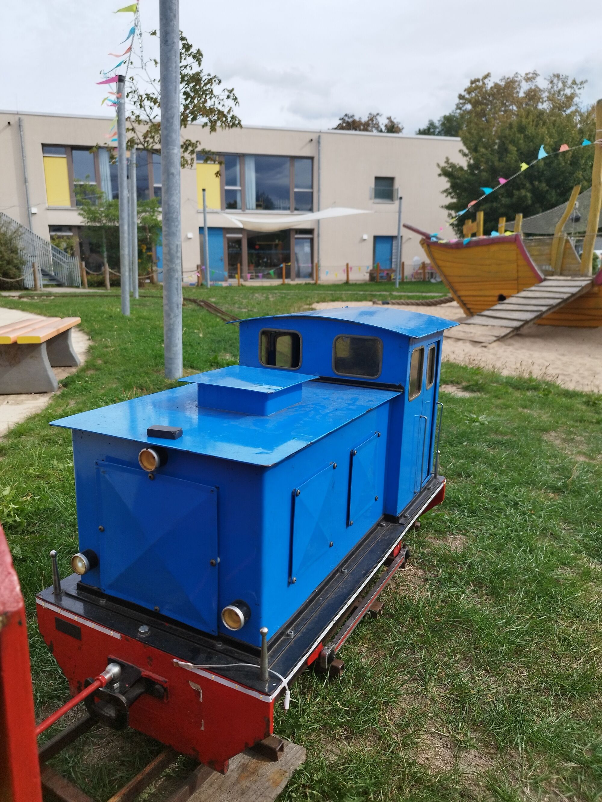 Die Lokomotive auf Schienen